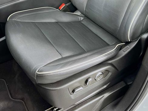 Used 2023 Cadillac Escalade Premium Luxury image 20