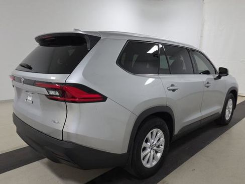 Used 2024 Toyota Grand Highlander XLE image 3