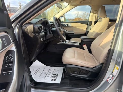 Used 2022 Ford Explorer XLT w/ Equipment Group 202A image 13