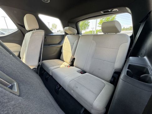 Used 2023 Chevrolet Traverse LS FWD image 31