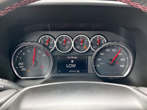 Used 2021 Chevrolet Suburban RST w/ Luxury Package AWD/4WD image 12