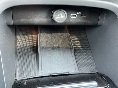Used 2023 Volvo XC40 B5 Plus AWD/4WD image 26
