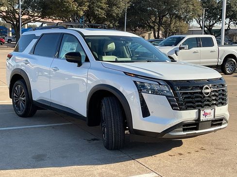 New 2026 Nissan Pathfinder SL image 4