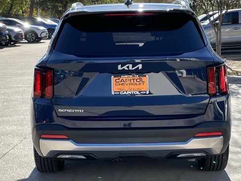 Used 2024 Kia Sorento EX w/ Panoramic Sunroof Package image 5