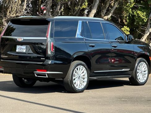 Used 2024 Cadillac Escalade Luxury image 4