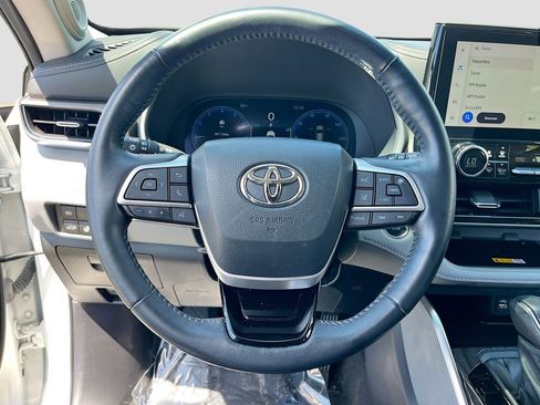 Used 2023 Toyota Highlander Limited AWD/4WD image 11