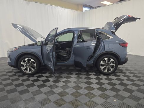 Used 2025 Ford Escape Platinum w/ Premium Technology Package image 12