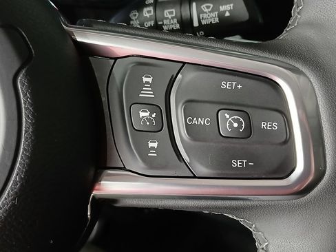 Used 2025 Jeep Wrangler Unlimited Sahara image 27