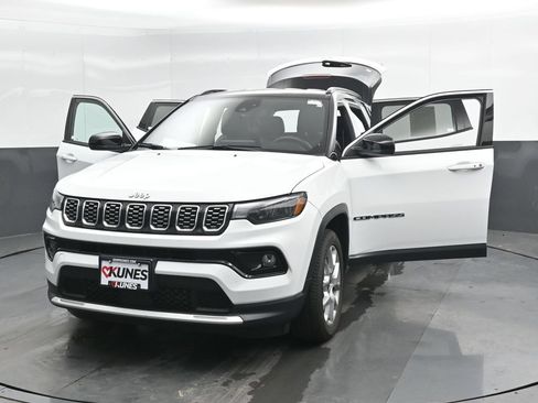 Used 2025 Jeep Compass Limited AWD/4WD image 48