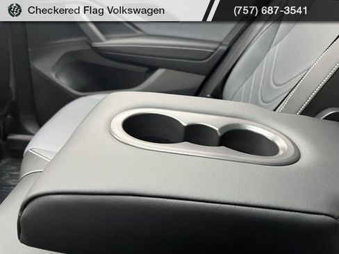 New 2025 Volkswagen Tiguan SE image 53