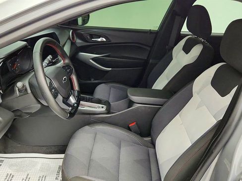 Used 2025 Chevrolet Trax RS w/ Driver Confidence Package FWD image 19