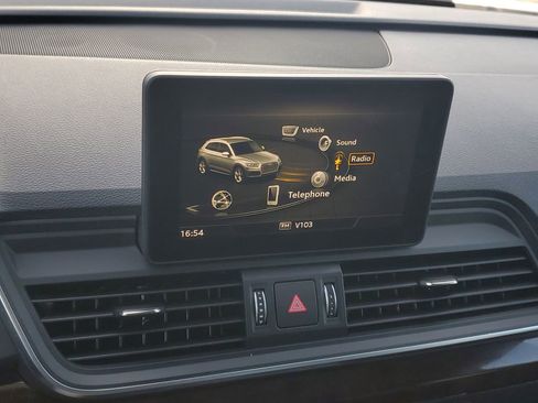 Used 2020 Audi Q5 2.0T Premium w/ Convenience Package image 21