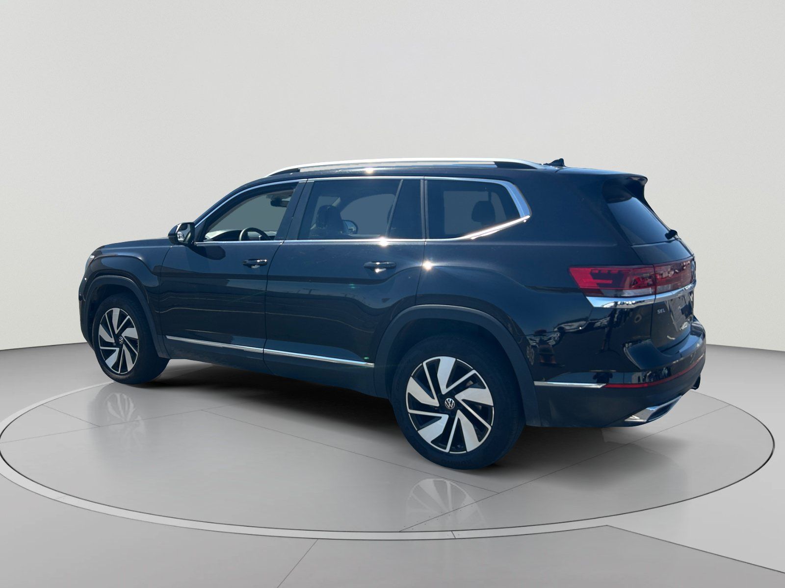 Certified 2025 Volkswagen Atlas SEL AWD/4WD image 3