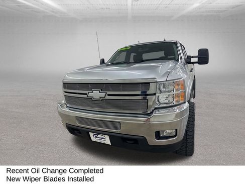 Used 2011 Chevrolet Silverado 2500 LT w/ Interior Plus Package AWD/4WD image 6