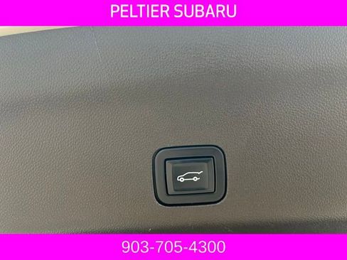 Used 2021 GMC Yukon Denali w/ Denali Premium Package image 19