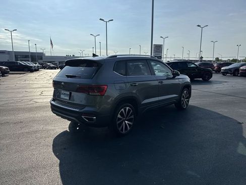 Used 2023 Volkswagen Taos SE FWD image 5