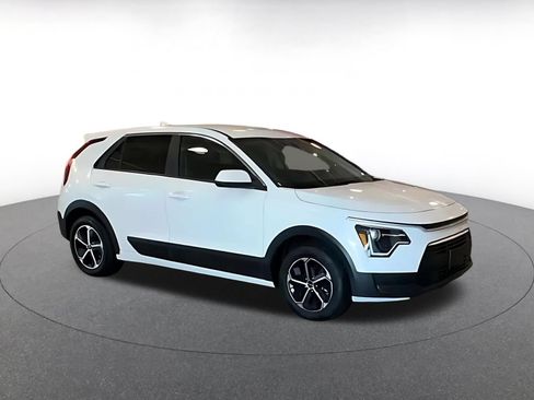 Used 2026 Kia Niro LX FWD image 2