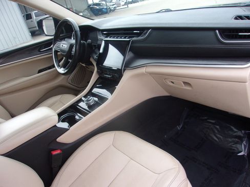 Used 2022 Jeep Grand Cherokee L Limited AWD/4WD image 12