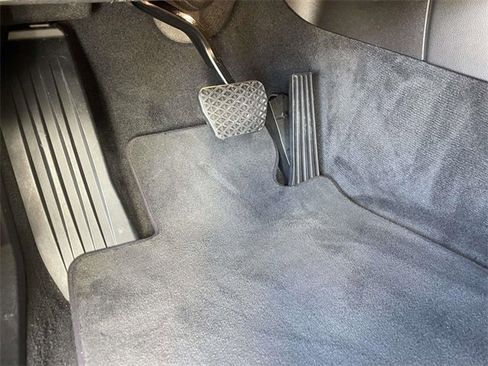 Used 2018 BMW 530i xDrive w/ Premium Package image 16