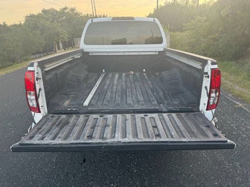 Used 2011 Nissan Frontier SV w/ SV Premium Utility Pkg image 20