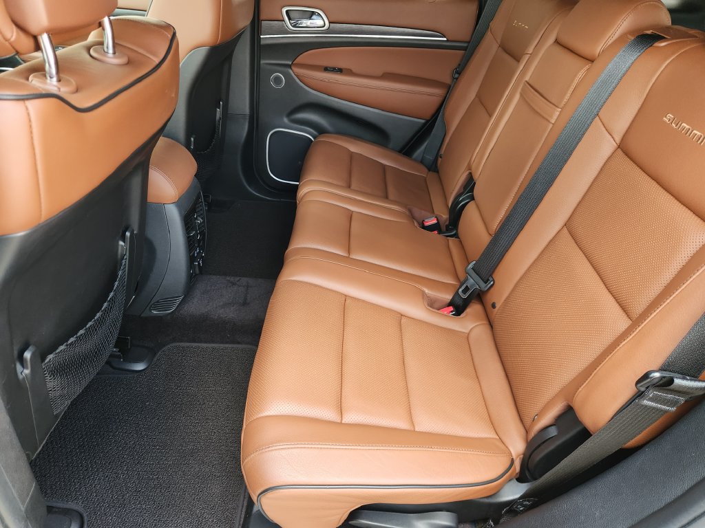 Used 2018 Jeep Grand Cherokee Summit w/ Skid Plate Group AWD/4WD image 30