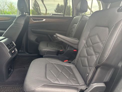 Used 2024 Volkswagen Atlas SE w/ Black Wheel Package AWD/4WD image 14