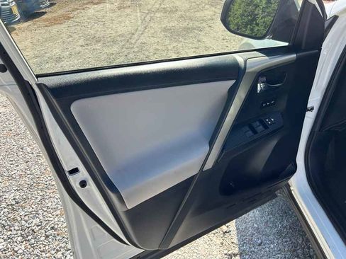 Used 2015 Toyota RAV4 Limited image 7