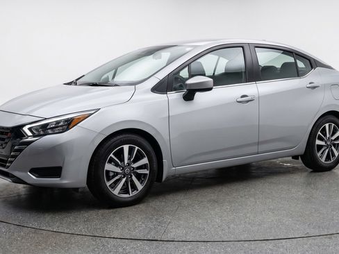 Used 2025 Nissan Versa SV FWD image 3