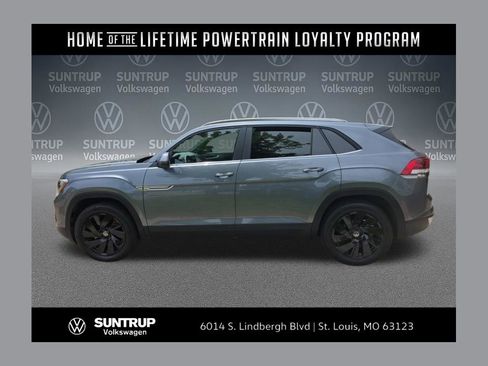Used 2025 Volkswagen Atlas Cross Sport SE w/ Panoramic Sunroof Package FWD image 1