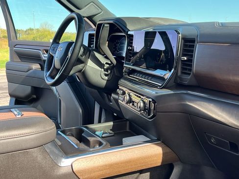 Used 2024 Chevrolet Silverado 2500 High Country w/ High Country Premium Package image 30