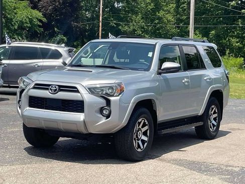 Used 2024 Toyota 4Runner TRD Off-Road AWD/4WD image 27