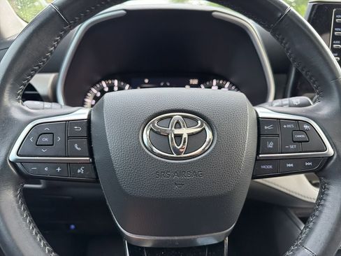 Used 2021 Toyota Highlander XLE FWD image 10