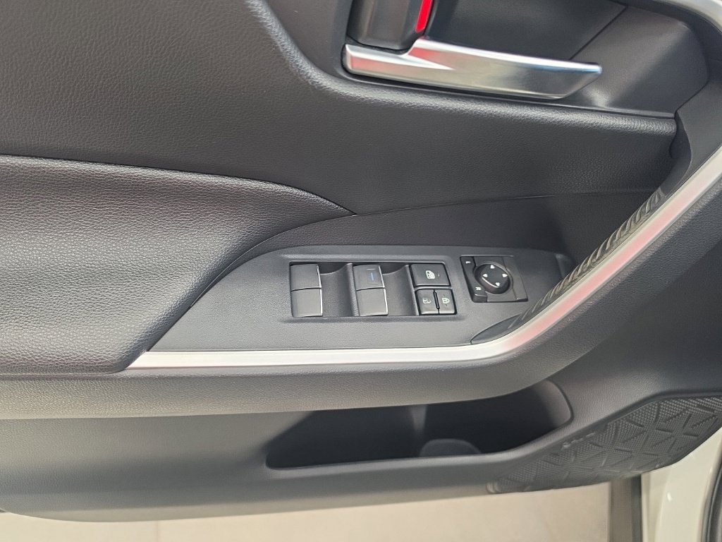 Used 2021 Toyota RAV4 XLE Premium AWD/4WD image 21