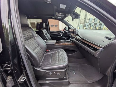 Used 2022 Cadillac Escalade ESV Premium Luxury Platinum AWD/4WD image 39