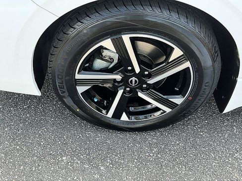 Certified 2024 Nissan Sentra SV FWD image 9