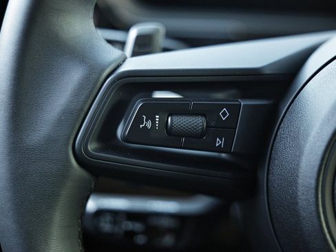 Certified 2025 Porsche Cayenne w/ Premium Package Plus image 37