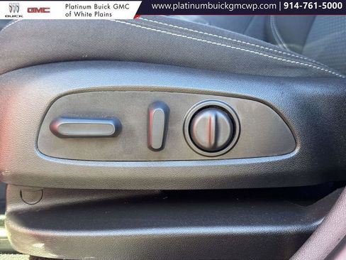 Used 2024 GMC Terrain SLE w/ Driver Convenience Package image 17