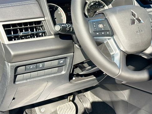 New 2026 Mitsubishi Outlander SE image 10