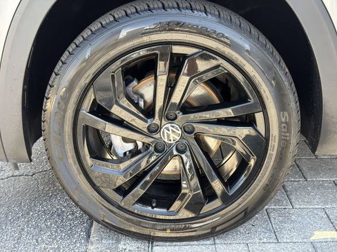 Used 2023 Volkswagen Atlas SE w/ Panoramic Sunroof Package FWD image 38