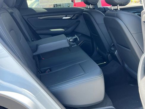 New 2025 VinFast VF 8 Eco image 14