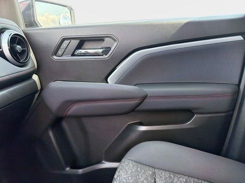 Used 2025 Chevrolet Colorado Z71 AWD/4WD image 22