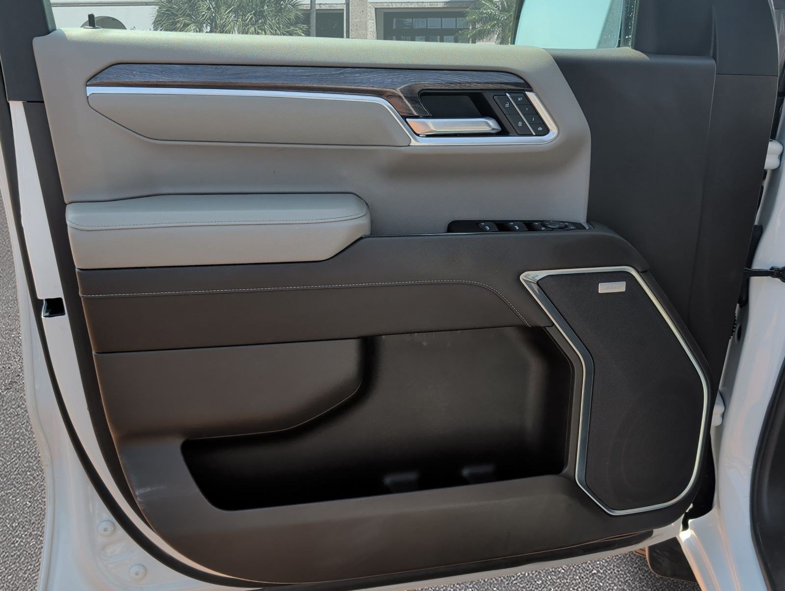 Used 2022 Chevrolet Silverado 1500 LTZ AWD/4WD image 8