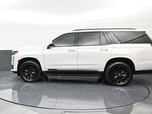 Used 2022 Cadillac Escalade Premium Luxury AWD/4WD image 2