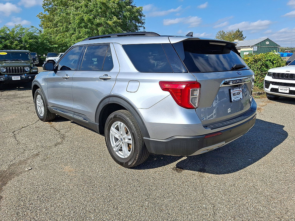 Used 2024 Ford Explorer XLT w/ Equipment Group 202A AWD/4WD image 28