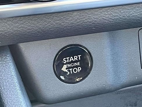 Used 2025 Nissan Rogue S image 27