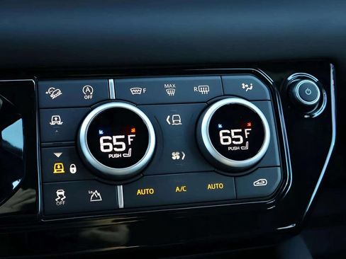 Certified 2024 Land Rover Defender 110 X-Dynamic SE AWD/4WD image 24