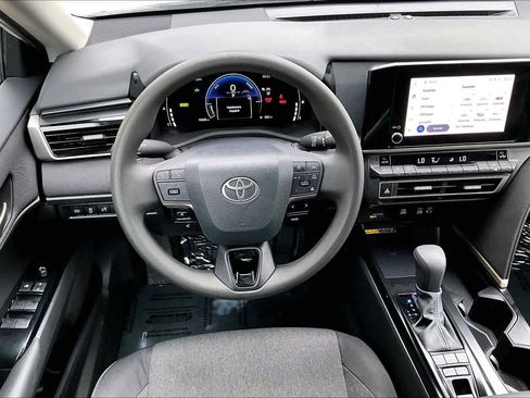 Used 2026 Toyota Camry LE image 6