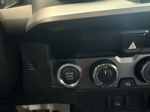 Certified 2021 Toyota Tacoma TRD Off-Road AWD/4WD image 24