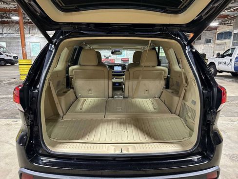 Used 2017 Toyota Highlander XLE AWD/4WD image 11