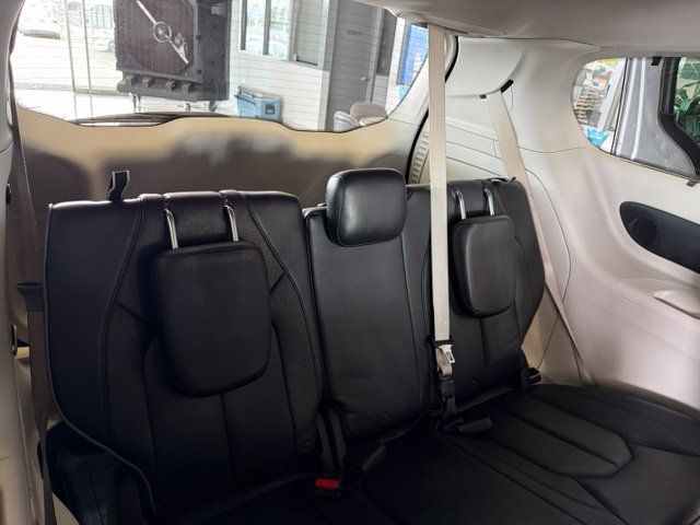 Used 2018 Chrysler Pacifica Limited w/ Advanced Safetytec Group FWD image 30